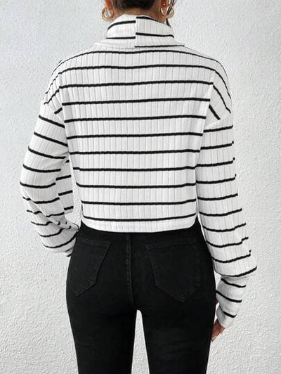 Modernes und schickes Damen Shirt mit minimalistischem Design.
