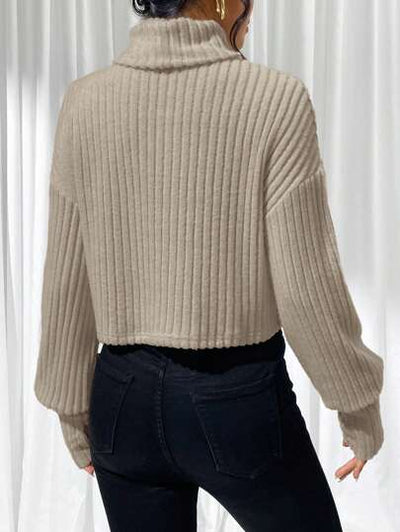 Aphrodite™ Rollkragen Shirt für einen eleganten und femininen Look.
