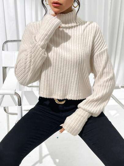 Modernes Rollkragen Shirt für lässige Eleganz.
