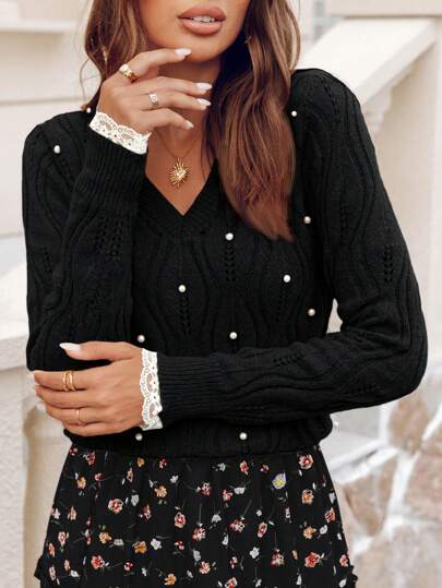 Eleganter Strickpullover mit Spitzenbesatz von Aphrodite™.
