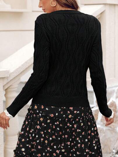 Stylischer V-Ausschnitt Pullover mit Spitzen von Aphrodite™.
