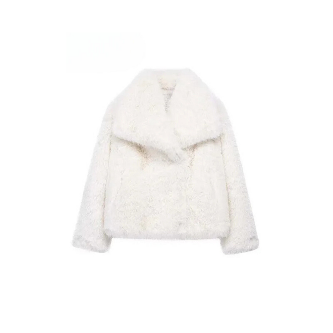 Perfekt geschnittene Pelzjacke für elegante Looks.
