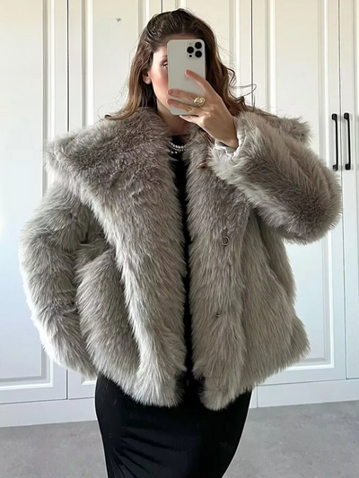 Aphrodite™ Jacke mit hochwertigem Kunstpelz.

