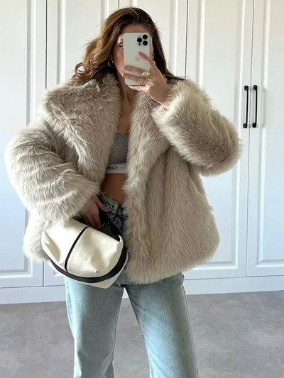 Hochwertige Winterjacke für kalte Jahreszeiten.
