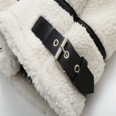 Elegante Winterjacke aus hochwertigem Kunstfell.
