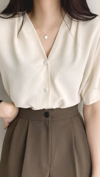Elegante Damenbluse mit Puffärmeln.