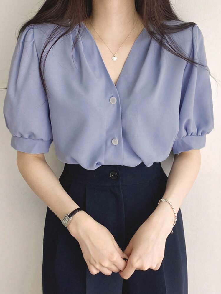Sommerbluse für Damen mit Puffärmeln.