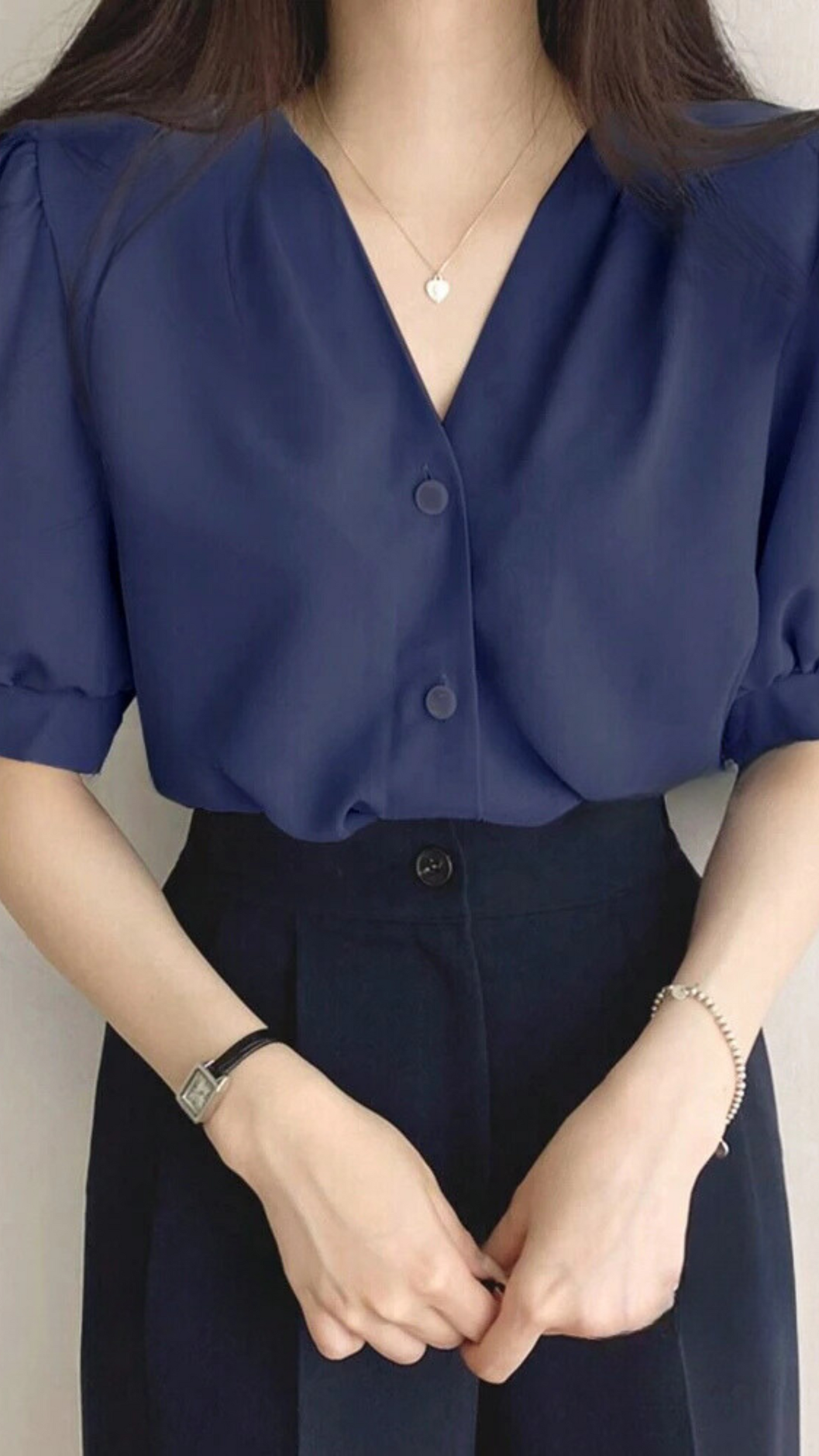 Semi-formelle Puffärmelbluse für Damen.
