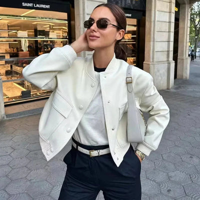 Aphrodite™ stilvolle Bomberjacke perfekt für kaltes Wetter.
