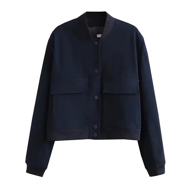 Schicke und modische Bomberjacke für den Winter.

