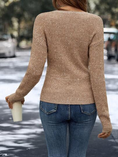 Aphrodite™ gemütlicher Wickelpullover, perfekt für den Winter.
