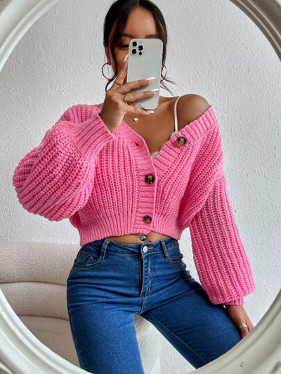 Klassischer V-Ausschnitt für trendige Outfits.