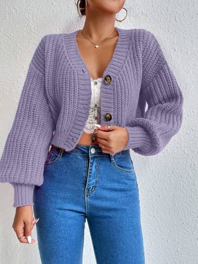 Femininer Knopf-Cardigan für schicke Layering-Optionen.