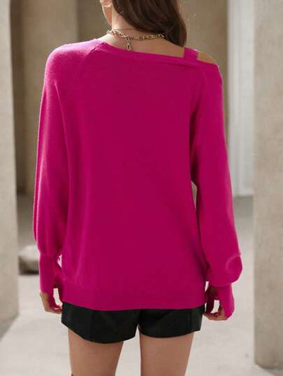 Asymmetrischer rosa Pullover mit Perlendetails von Aphrodite™.
