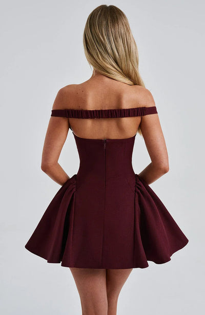 Perfektes Minikleid für Freizeit und besondere Anlässe von Aphrodite™.
