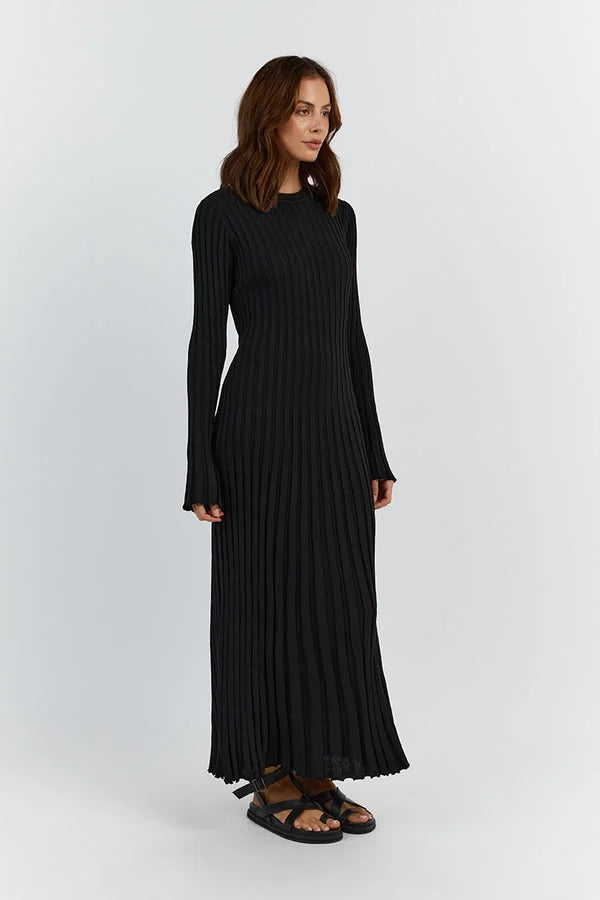 Hochwertiges Strickkleid mit langen Ärmeln von Aphrodite™.
