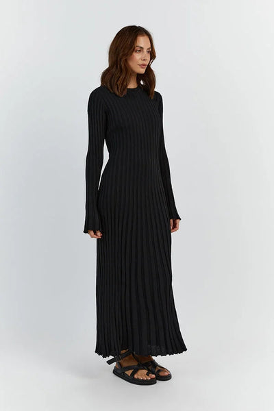 Hochwertiges Strickkleid mit langen Ärmeln von Aphrodite™.
