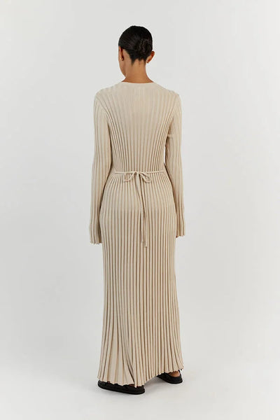 Raffiniertes Rundhals-Strickkleid von Aphrodite™.
