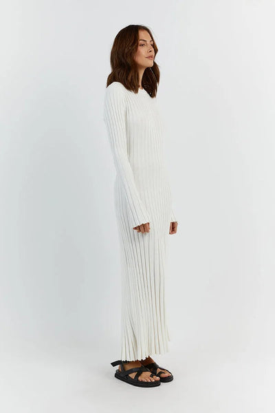 Elegantes Strick-Midikleid mit langen Ärmeln für kühle Jahreszeiten von Aphrodite™.
