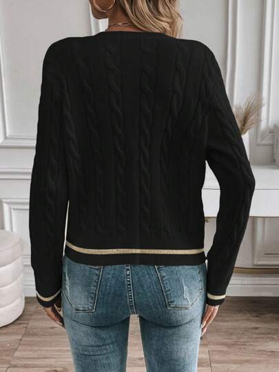 Klassische Damenstrickjacke für besondere Anlässe.