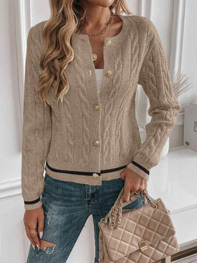 Stilvolle Strickjacke mit Knopfleiste.