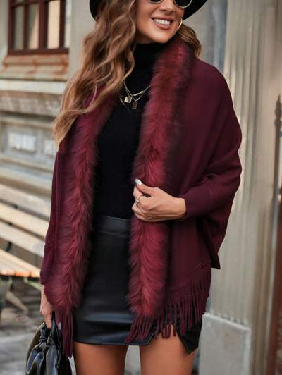 Trendige Fledermausärmel-Strickjacke für Herbst- und Winter-Outfits.
