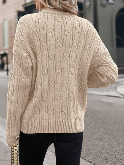 Entspannter Zopfmuster-Pullover von Aphrodite™.
