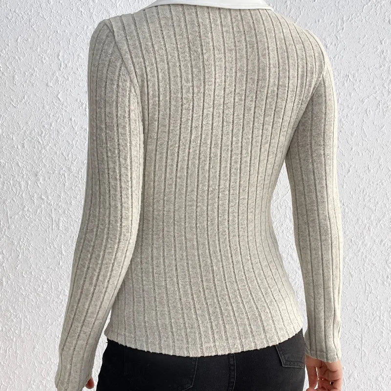 Eleganter Slim-Fit-Pullover aus weichem Rippstoff.