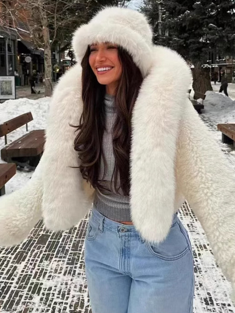 Zeitloser und vielseitiger Wintermantel von Aphrodite™.
