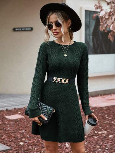 Eleganter Winterlook mit Zopfmuster-Stil.
