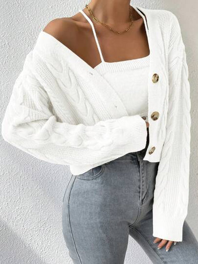 Moderne Zopfstrickjacke mit Drop-Schultern
