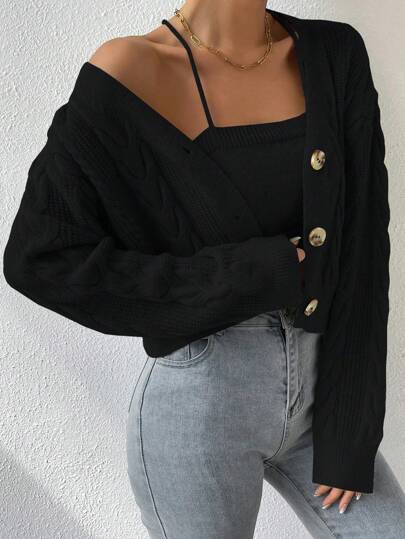 Cropped Damen-Strickjacke mit elegantem Zopfmuster
