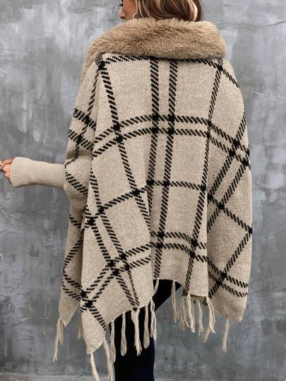 Aphrodite™ vielseitige flauschige Strickjacke mit trendigem Fransenabschluss.
