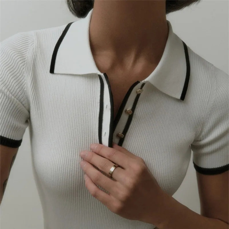 Leichte Strickbluse für vielseitige Stylings von Aphrodite™.

