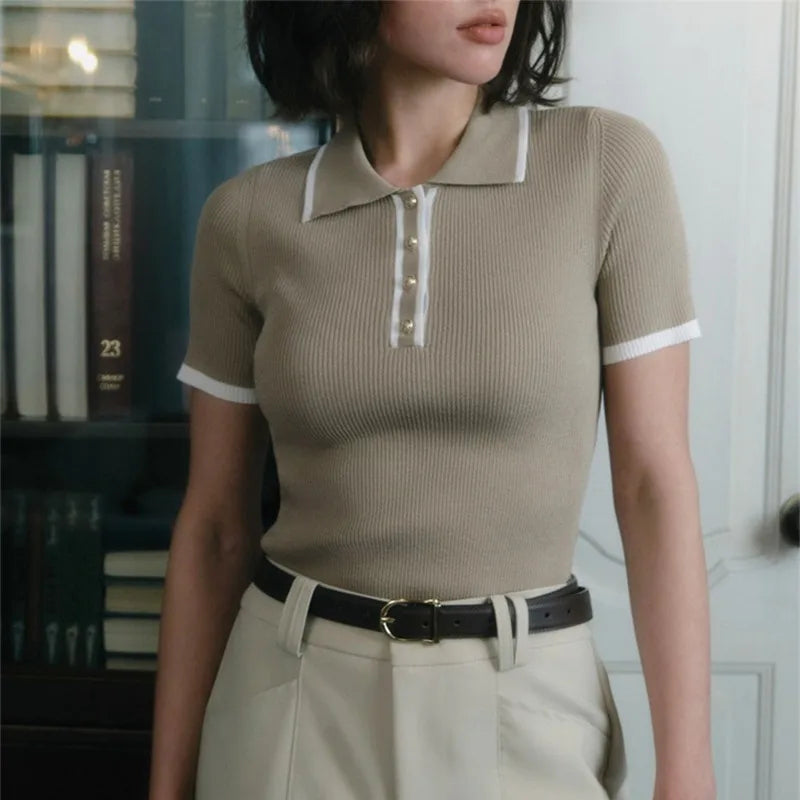 Elegante und atmungsaktive Kurzarm-Strickbluse für Damen von Aphrodite™.
