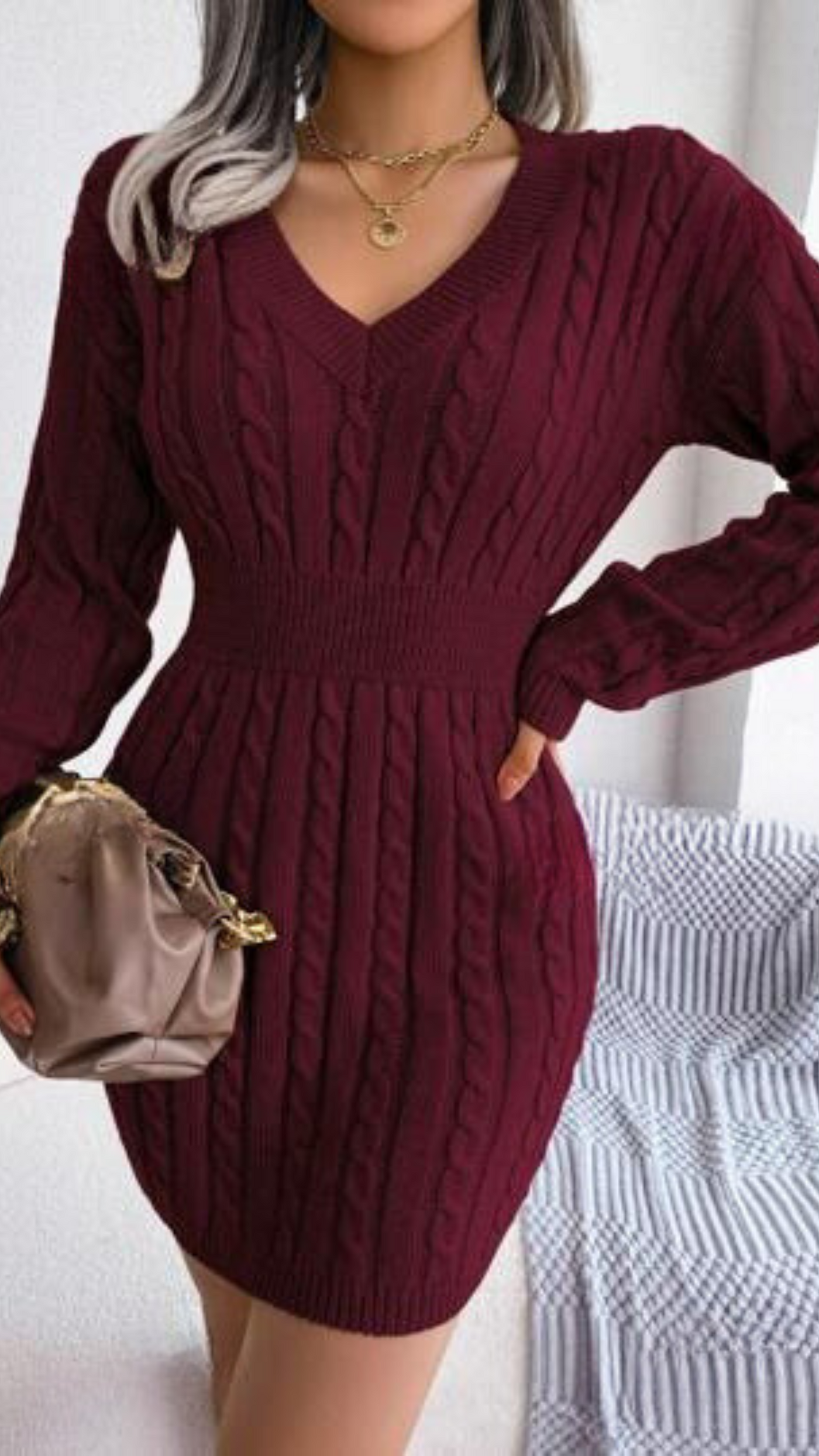 Vielseitiges Strickkleid für Freizeit- und formelle Anlässe.
