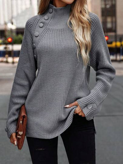 Aphrodite™ Pullover mit eleganten Knopfdetails.

