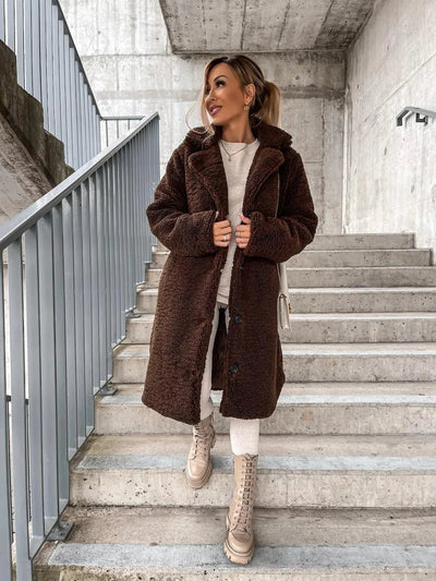 Raffinierter Look mit dem Aphrodite™ Kragenmantel für Damen.