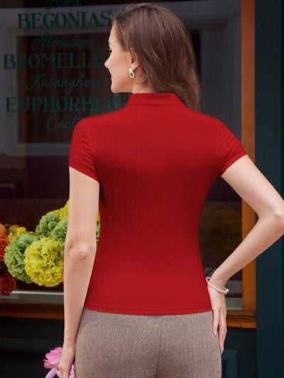 Schickes Stehkragen-Stricktop für einen eleganten Look.
