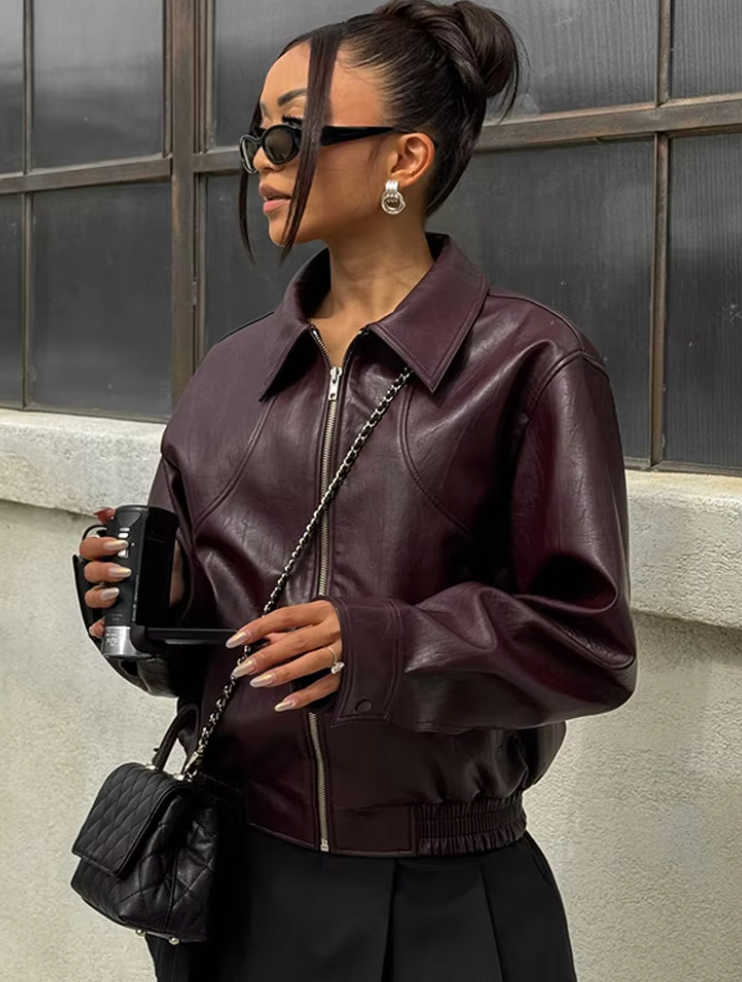 Hochwertige Vintage-Lederjacke mit Reißverschluss-Design.
