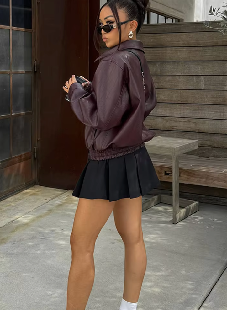 Leichte Lederjacke mit elegantem Schnitt.
